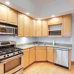 1 Mi To Wrigley! Quintessential Chi-Town Greystone