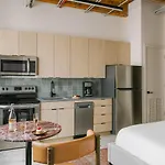 Livn West Loop Chicago Classic Queen Studio