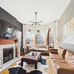 Addison Elite Art Deco Retreat Garage Apartment