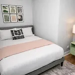 Cozy 3Br Chicago Garden Apartment Near Loyola & Downtown