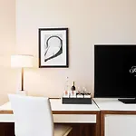 Fairmont Millennium Park 4*