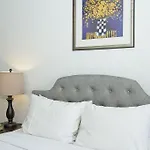 Two-Bedroom Apartment On North Elizabeth Street 2
