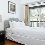 Two-Bedroom Apartment On North Elizabeth Street 2