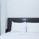 Four-Bedroom On N Racine Avenue Apt 1