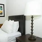 Four-Bedroom On N Racine Avenue Apt 1