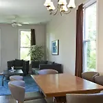 Three-Bedroom On W Roscoe Street Apt 3