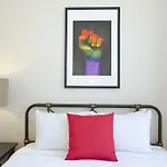 Four-Bedroom On N Halsted Street Apt 3W