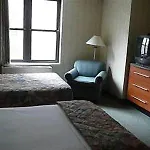 Saint Clair - Magnificent Mile Hotel 4*
