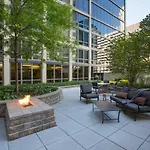 Global Luxury Suites At The Chicago Loop