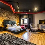 Two-Bedroom On N Wells Street Apt 2