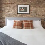 Two-Bedroom On N Milwaukee Avenue Apt 4F II