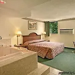 Super 8 By Wyndham Il 2*