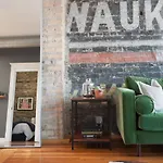 Contemporary Wicker Park Suites By Sonder