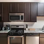 Contemporary Wicker Park Suites By Sonder