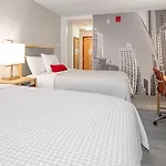 Saint Clair - Magnificent Mile 4*