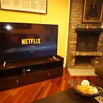 Cozy 2 Bed / 2 Bath In Lincoln Park