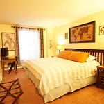 Cozy 2 Bed / 2 Bath In Lincoln Park