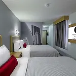 Saint Clair - Magnificent Mile Hotel 4*