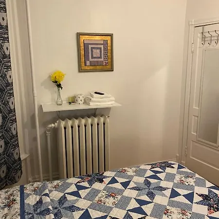 Hollywood Llc Homestay