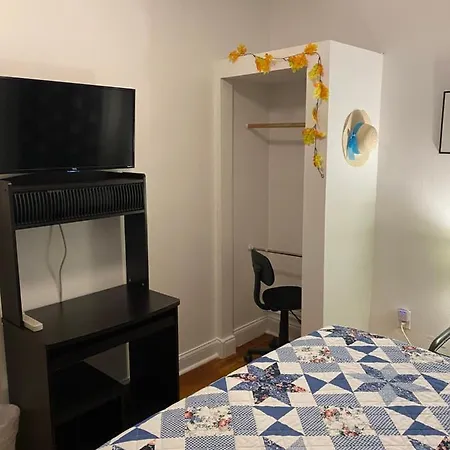 Hollywood Llc Homestay