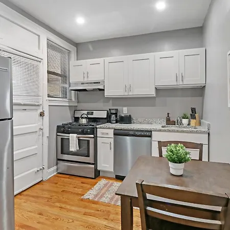 Apartment Modern 3br Apt In Boystown, 12-min Walk To Wrigley - Stratford 1s Chicago