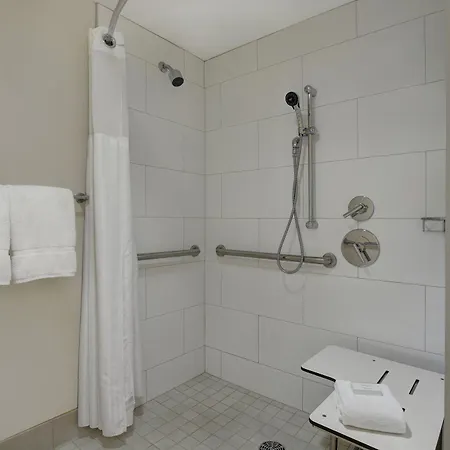 Embassy - Downtown River North 3*