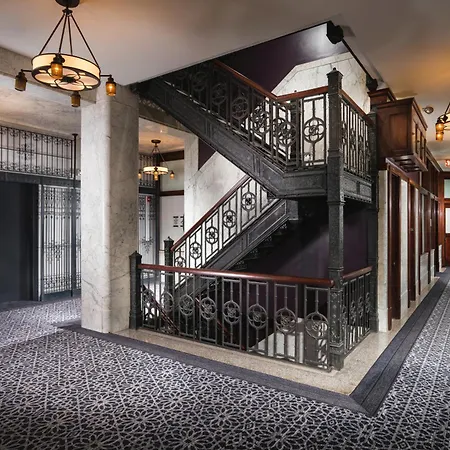 Hotel Staypineapple, An Iconic Hotel, The Loop Chicago