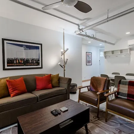 Quiet Oasis Only Minutes From Downtown - Friendly Neighborhood! Apts Apartment Chicago