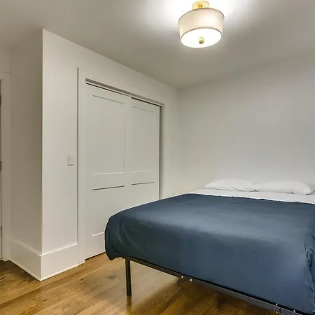 Apartment Old Town At It's Finest! Pet Friendly & Recently Renovated Top-floor Has Everything Need For A Perfect Windy Getaway *