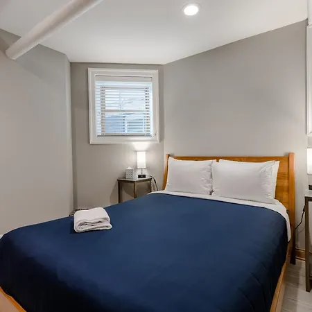 Quiet Oasis Only Minutes From Downtown - Friendly Neighborhood! Apts Chicago