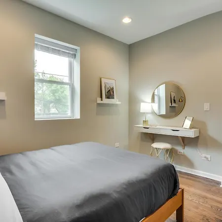 Vibrant & Stylish 4 Bed Condo Near Humboldt Park Apartment Chicago