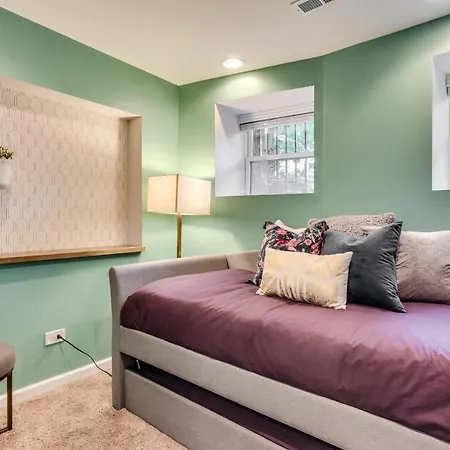 Vibrant & Stylish 4 Bed Condo Near Humboldt Park Apartment Chicago