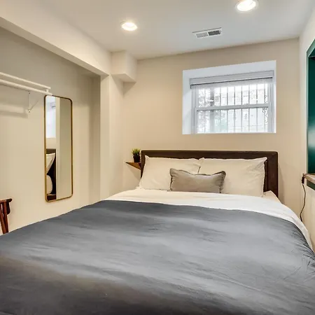 Vibrant & Stylish 4 Bed Condo Near Humboldt Park *