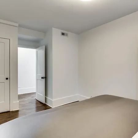 Old Town At It's Finest! Pet Friendly & Recently Renovated Top-floor Has Everything Need For A Perfect Windy Getaway Apartment Chicago
