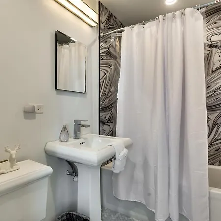 Old Town At It's Finest! Pet Friendly & Recently Renovated Top-floor Has Everything Need For A Perfect Windy Getaway