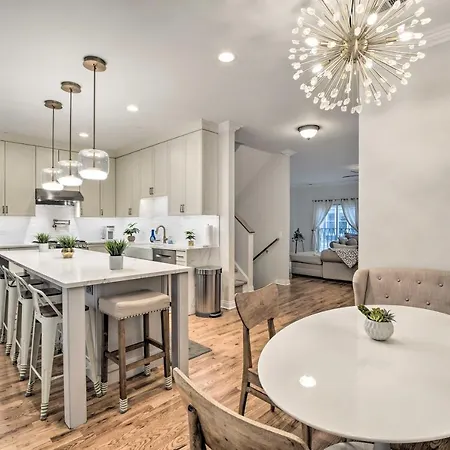 Holiday home Stunning Townhome About 9 Mi To Downtown! *