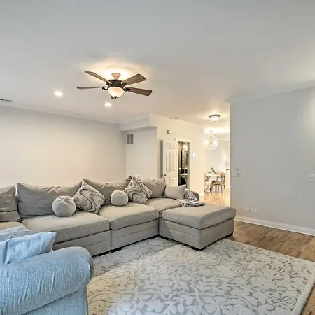 Stunning Townhome About 9 Mi To Downtown! Holiday home *