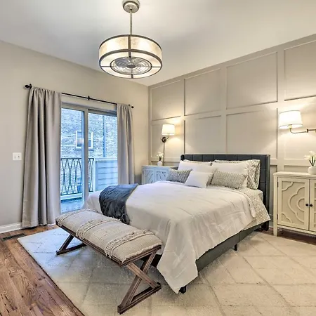 Stunning Townhome About 9 Mi To Downtown! Chicago