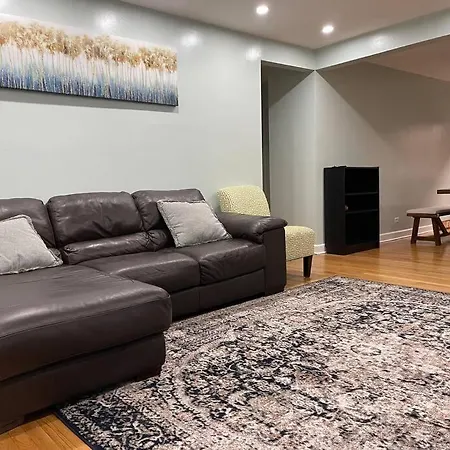Lovely 2-bedrm With Free Parking On Premises * Chicago
