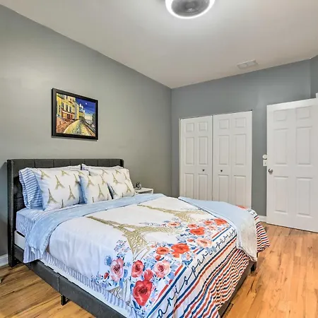 Stunning Townhome About 9 Mi To Downtown! Holiday home Chicago