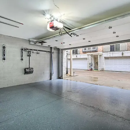 Stunning Townhome About 9 Mi To Downtown! Chicago