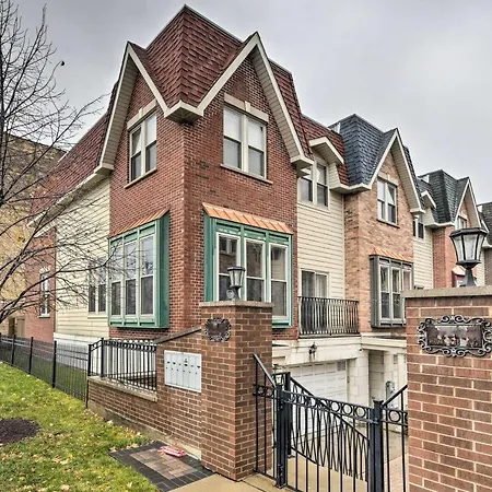 Stunning Townhome About 9 Mi To Downtown! * Chicago