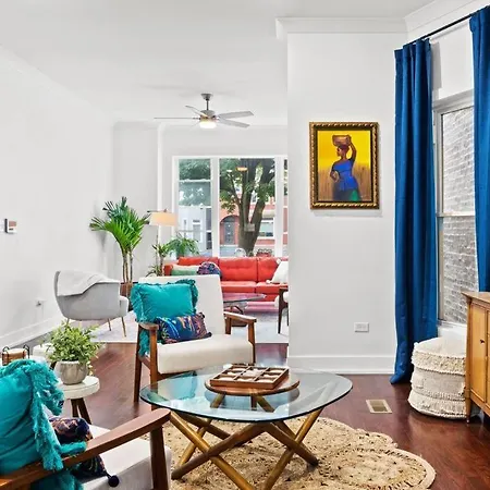 *big Blue* Eclectic 3bdrm/1bath Bronzeville Gem Apartment *