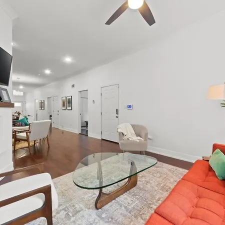 *big Blue* Eclectic 3bdrm/1bath Bronzeville Gem Chicago
