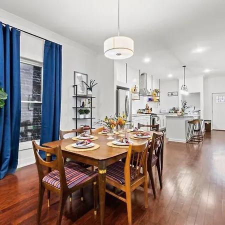 Apartment *big Blue* Eclectic 3bdrm/1bath Bronzeville Gem
