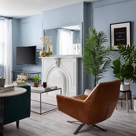 Apartment French Design-inspired West Loop With Private Balcony & Large Backyard Chicago
