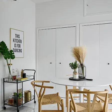 Scandinavian-inspired West Loop With Private Outdoor Balcony *