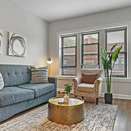2br Lively & Chic Close To Shops - Touhy 3s Apartment