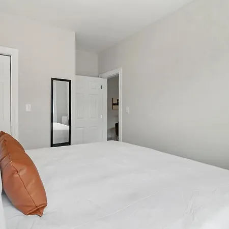 2br Lively & Chic Close To Shops - Touhy 3s *