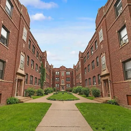 2br Lively & Chic Close To Shops - Touhy 3s Chicago